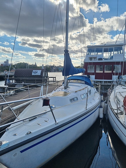 Segelbåt skänkes bort (100 kr) i Stockholm 7 of 8