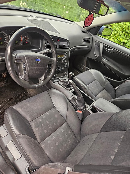 Volvo V70 2 of 11