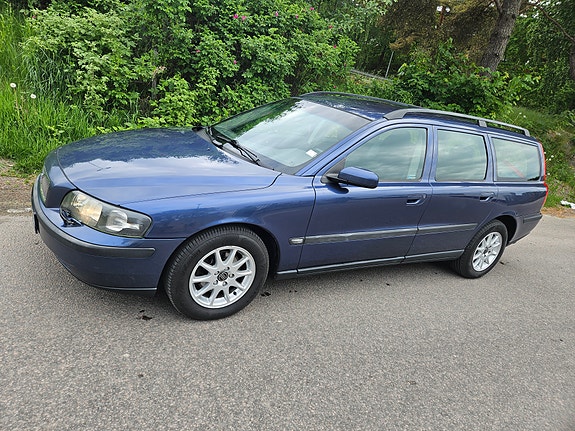 Volvo V70 8 of 11