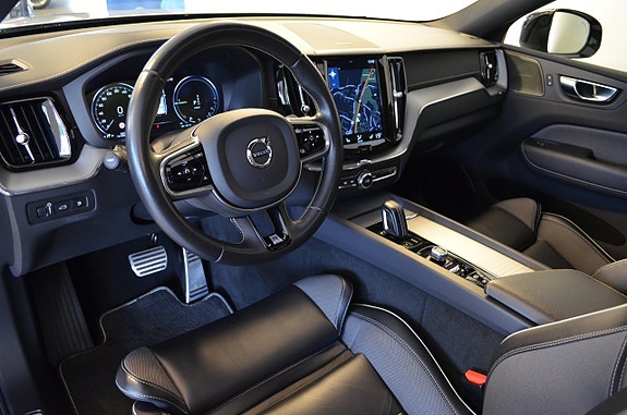 Volvo XC60 2 of 28