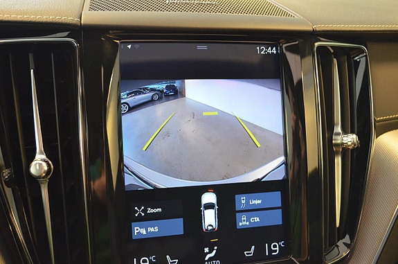 Volvo XC60 10 of 28