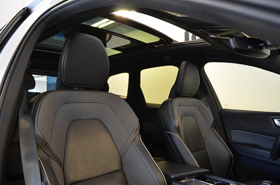 Volvo XC60 3 of 28