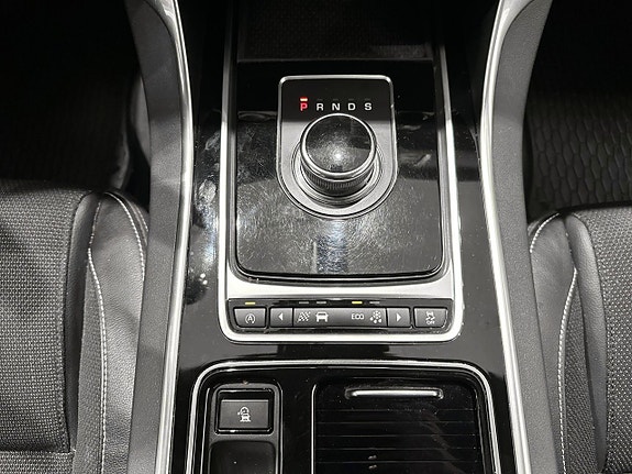 Jaguar XF 12 of 16