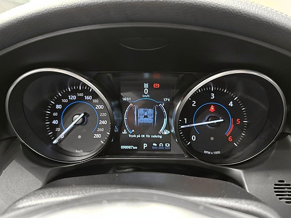 Jaguar XF 10 of 16