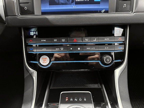 Jaguar XF 13 of 16
