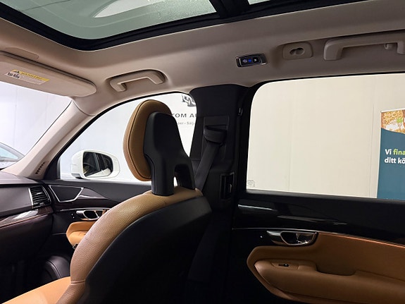 Volvo XC90 26 of 28