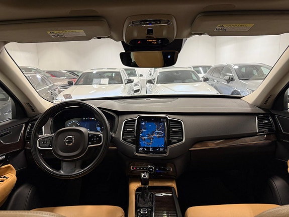 Volvo XC90 17 of 28