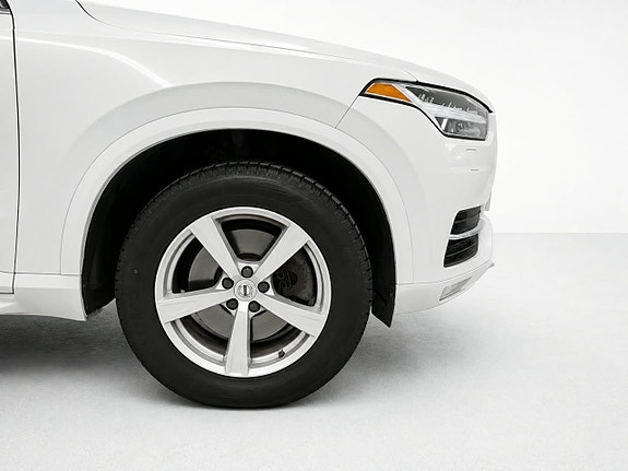 Volvo XC90 7 of 28