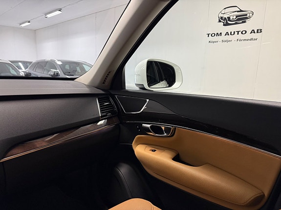 Volvo XC90 25 of 28