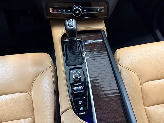 Volvo XC90 23 of 28