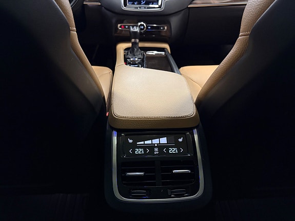 Volvo XC90 27 of 28