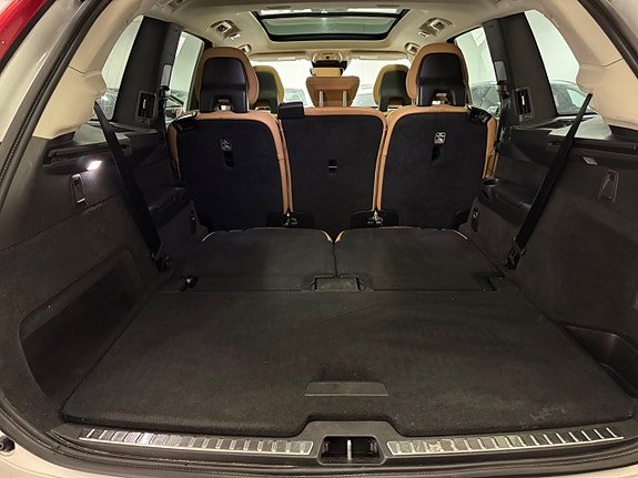 Volvo XC90 28 of 28