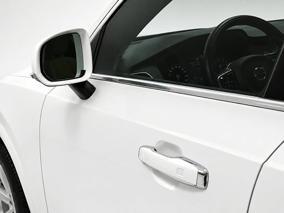 Volvo XC90 3 of 28