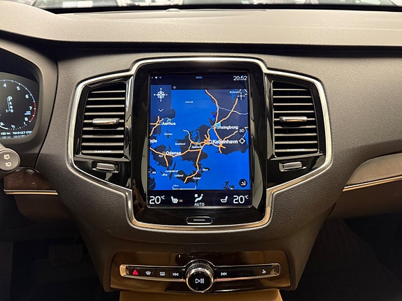 Volvo XC90 19 of 28