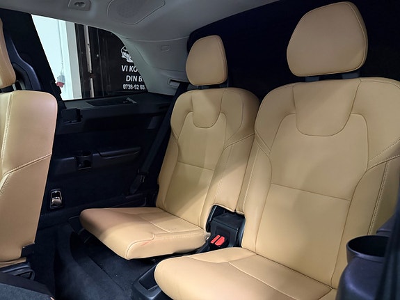 Volvo XC90 14 of 28