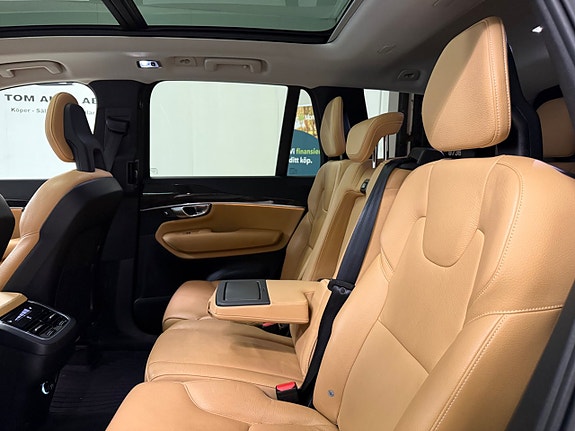 Volvo XC90 13 of 28