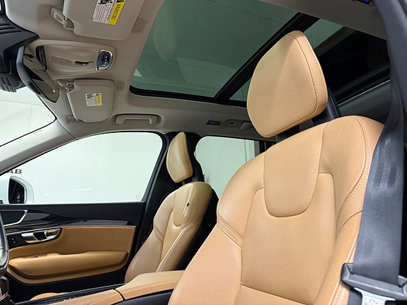 Volvo XC90 11 of 28
