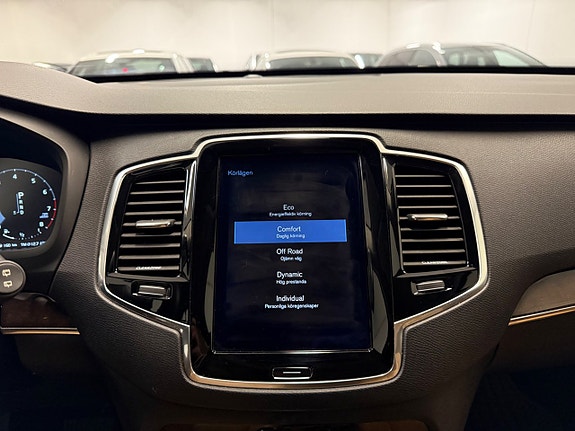 Volvo XC90 22 of 28
