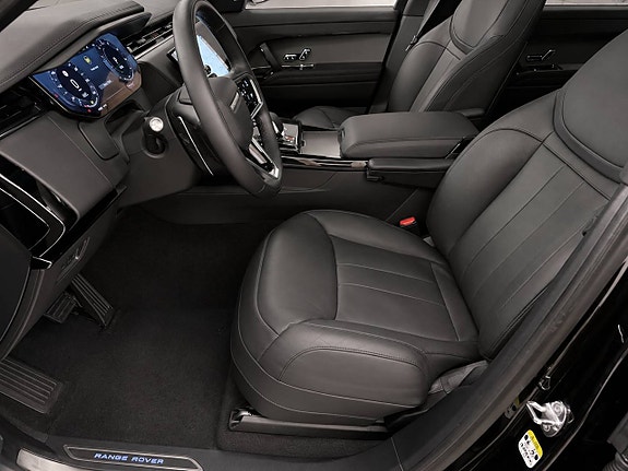Land Rover Range Rover Sport 8 of 17