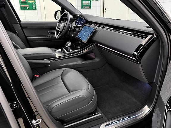 Land Rover Range Rover Sport 10 of 17