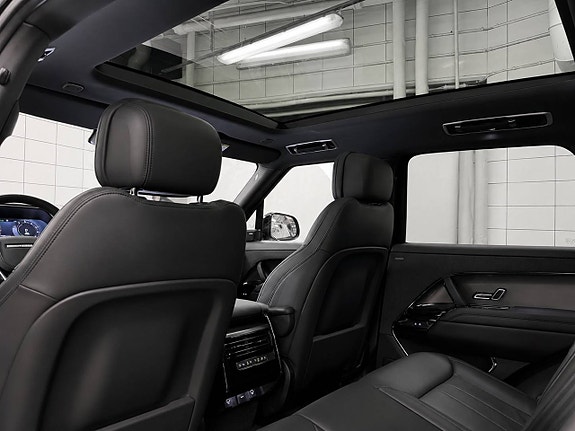 Land Rover Range Rover Sport 14 of 17