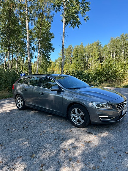 Volvo V60 2 of 6