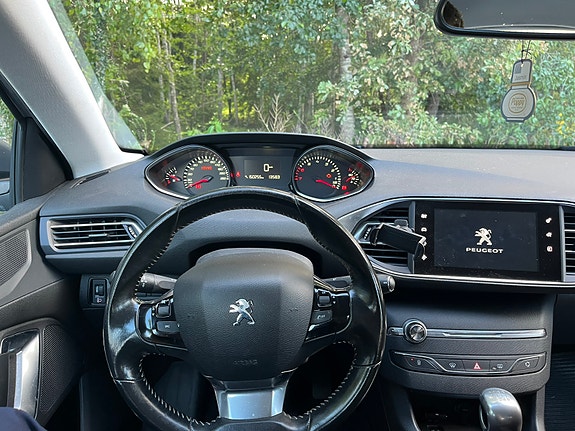 Peugeot 308 SW 8 of 13