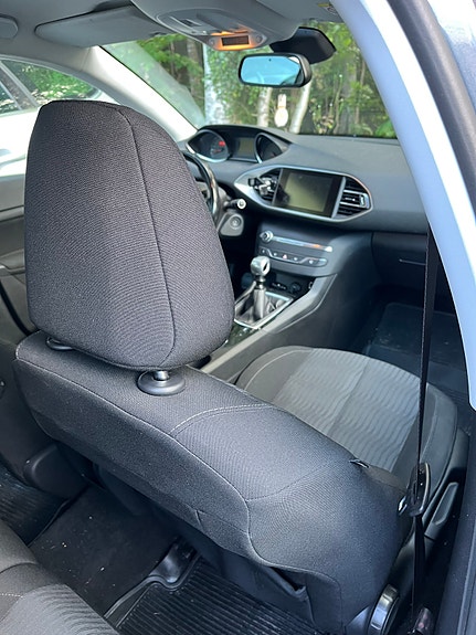 Peugeot 308 SW 12 of 13
