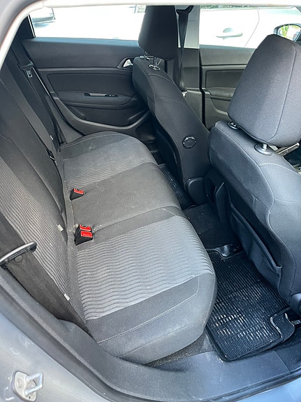 Peugeot 308 SW 11 of 13
