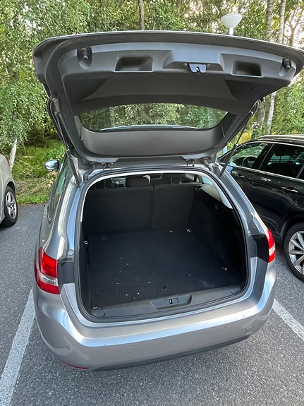 Peugeot 308 SW 13 of 13