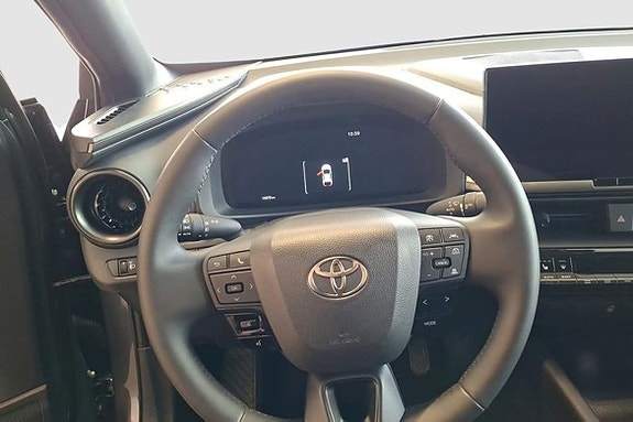 Toyota C-HR 10 of 11