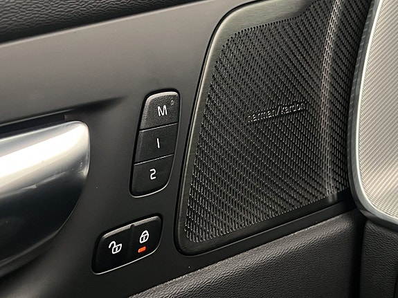 Volvo XC60 12 of 30