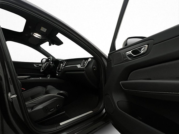 Volvo XC60 26 of 30