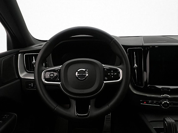 Volvo XC60 14 of 30