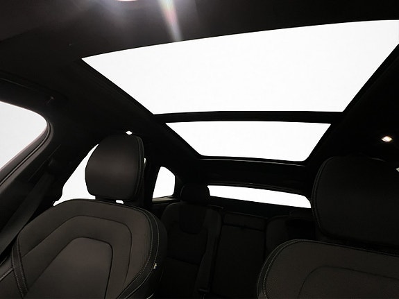 Volvo XC60 13 of 30