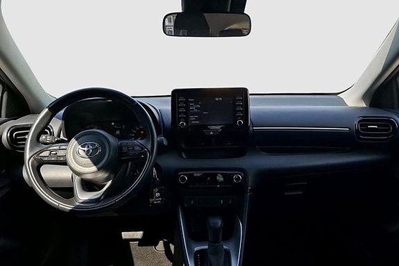 Toyota Yaris 10 of 12