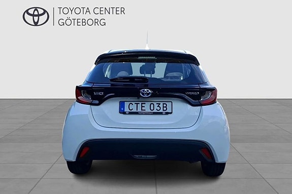 Toyota Yaris 6 of 12
