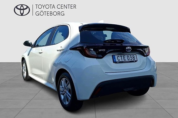 Toyota Yaris 4 of 12