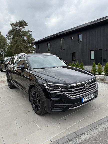 Volkswagen Touareg 2 of 13