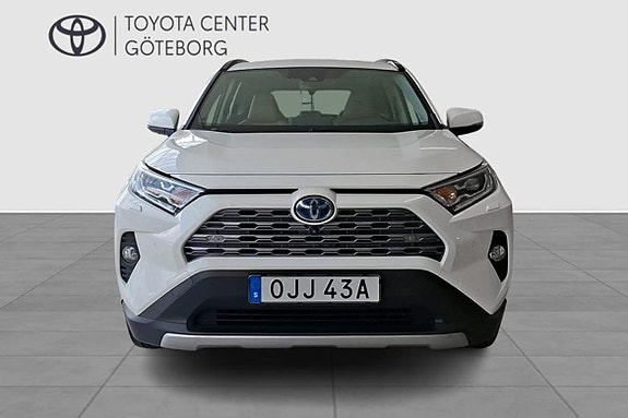 Toyota RAV4 7 of 12