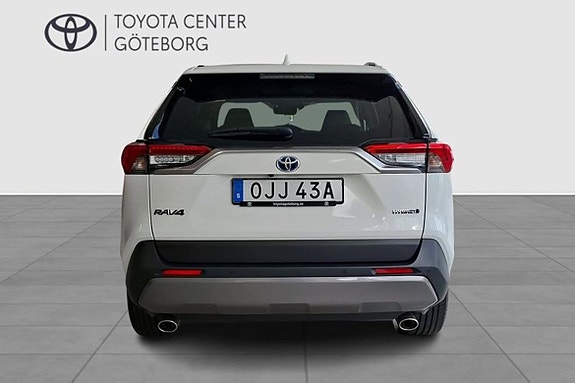 Toyota RAV4 6 of 12