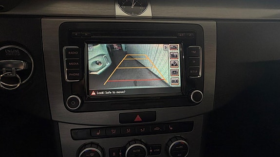 Volkswagen Passat 13 of 16