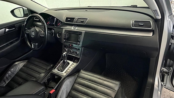 Volkswagen Passat 7 of 16