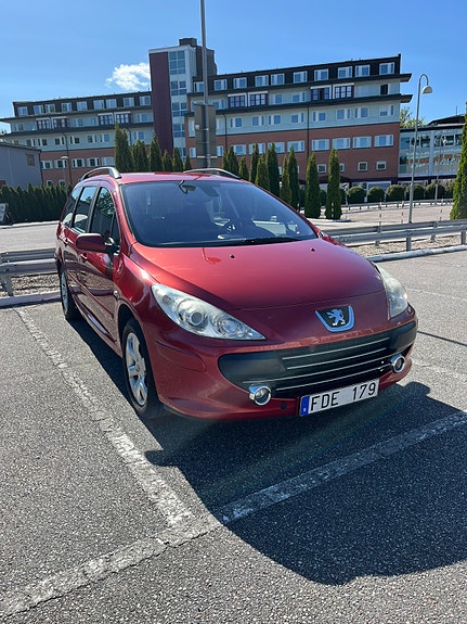 Peugeot 307 2 of 17