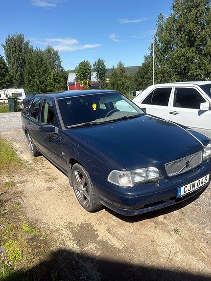 Volvo S70 2 of 4