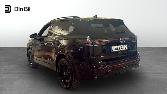 Volkswagen Tiguan 3 of 12