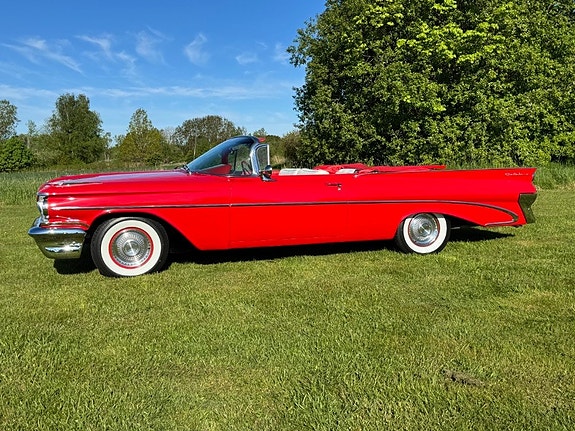 Pontiac Catalina 4 of 30