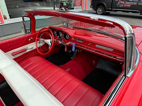 Pontiac Catalina 21 of 30