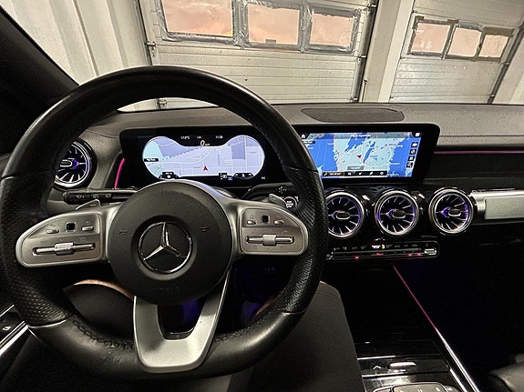 Mercedes-Benz GLB200 21 of 24