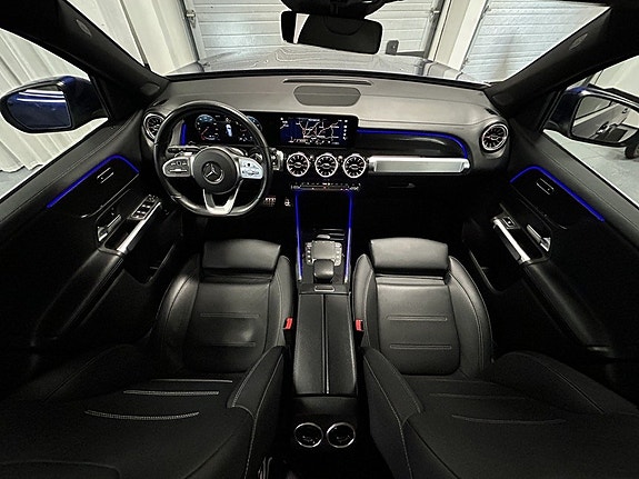 Mercedes-Benz GLB200 9 of 24